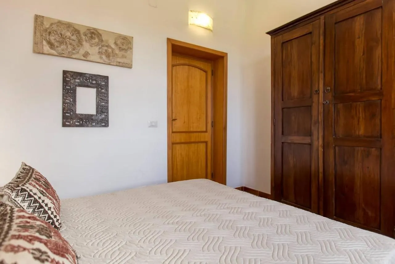Villa Emanuel: Alghero Seaside Retreat with Private Pool Italy