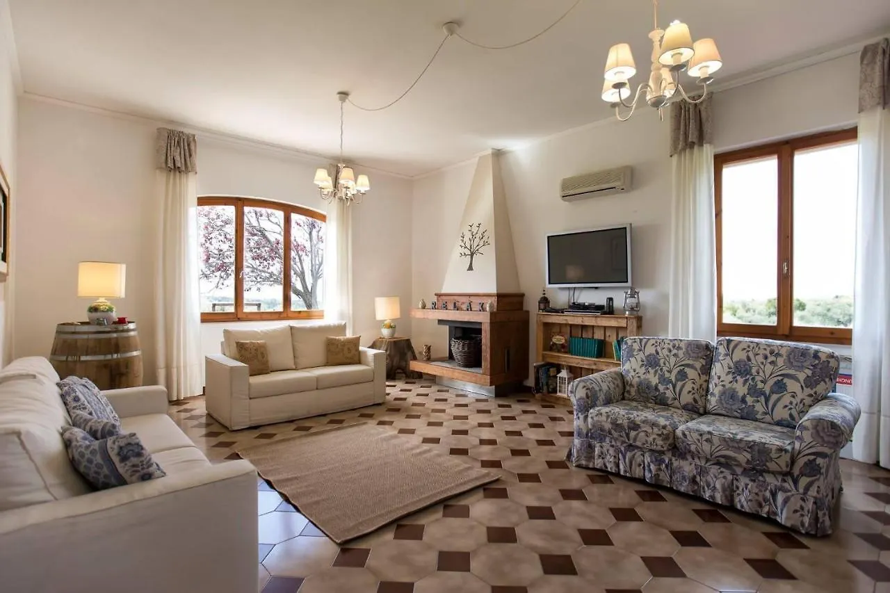 Villa Emanuel: Alghero Seaside Retreat with Private Pool Italy