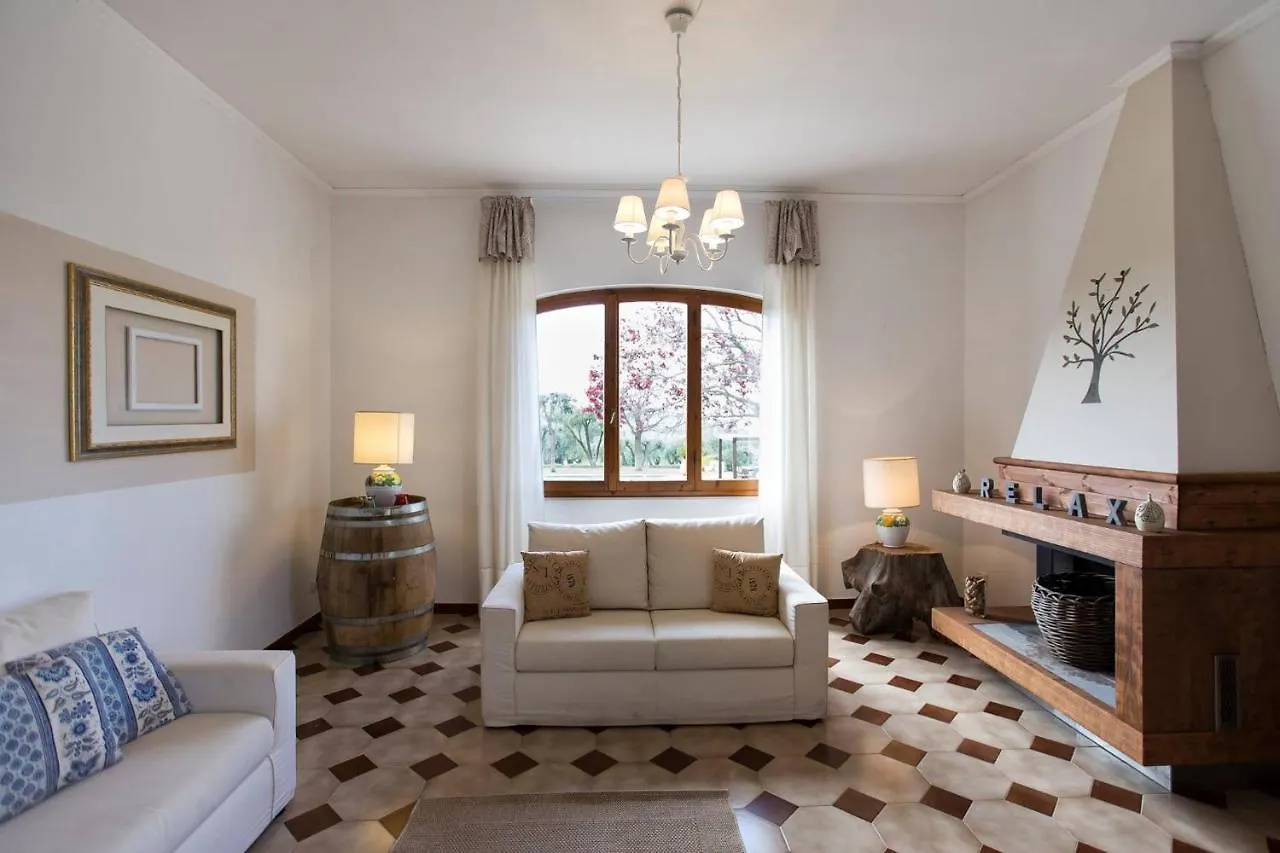 Villa Emanuel: Alghero Seaside Retreat with Private Pool Italy