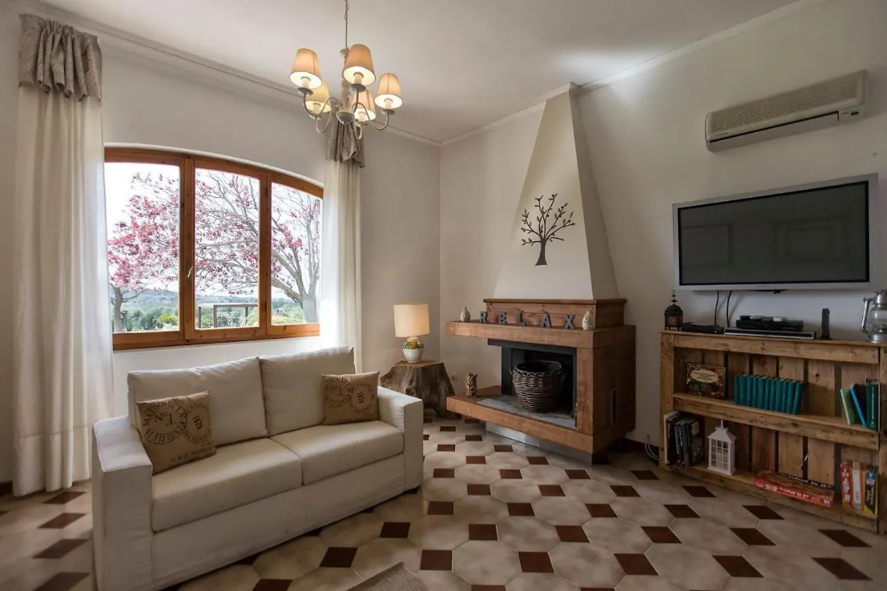 Villa Emanuel: Alghero Seaside Retreat with Private Pool